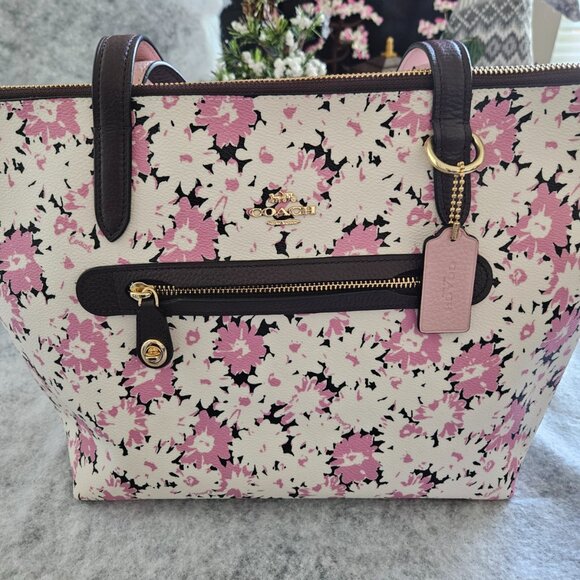 Coach Taylor Tote with Daisy Print NWT - Picture 2 of 8